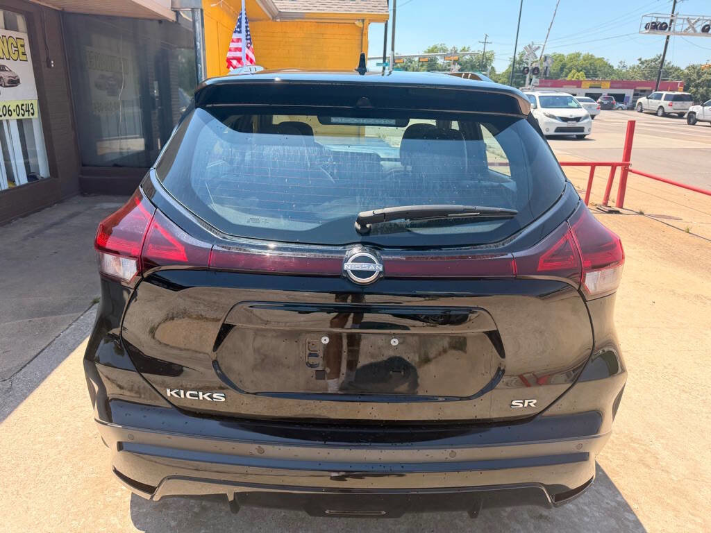 Used 2022 Nissan Kicks SR w/ Premium Package FWD image 4