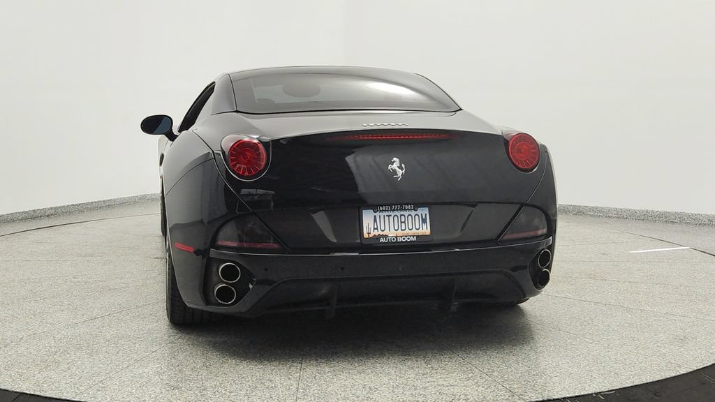 Used 2012 Ferrari California RWD image 4