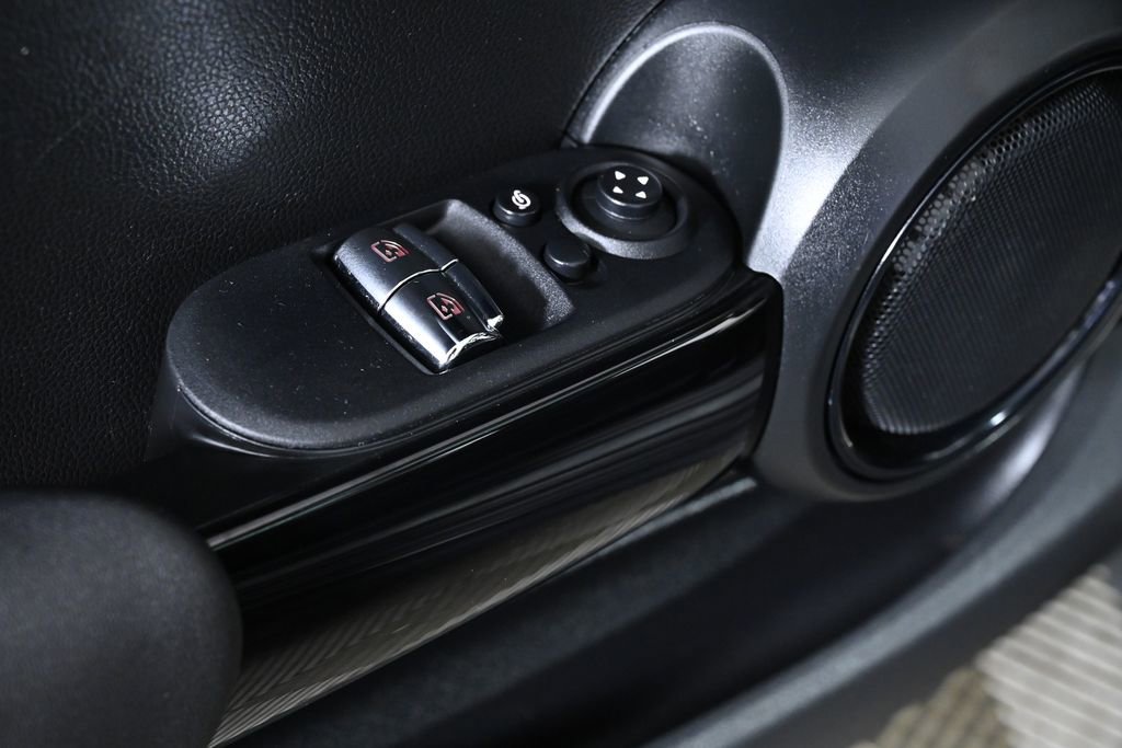 Used 2019 MINI Cooper S w/ Premium Package image 22