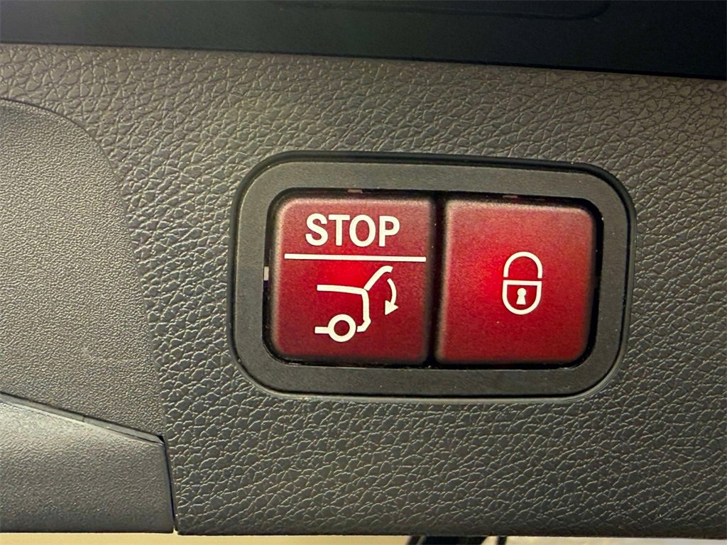 Used 2018 Mercedes-Benz E 400 4MATIC Wagon image 18