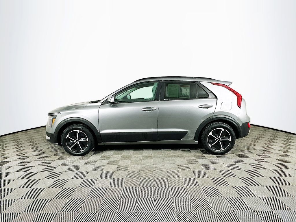 Used 2023 Kia Niro EX image 6
