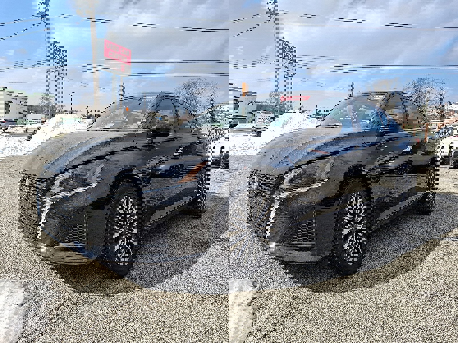 Used 2024 Nissan Altima 2.5 SV w/ SV Premium Package image 3