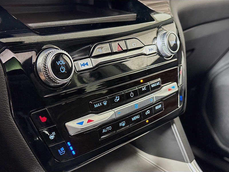 Used 2022 Ford Explorer Limited w/ Equipment Group 301A image 17