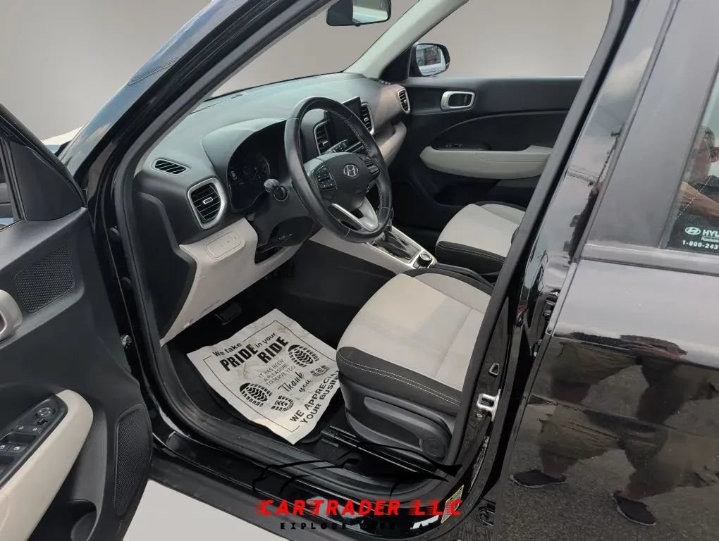 Used 2022 Hyundai Venue SEL FWD image 21