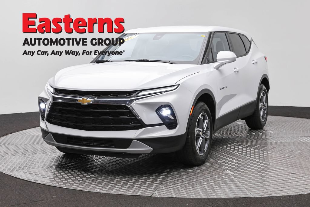 Used 2025 Chevrolet Blazer LT FWD image 1