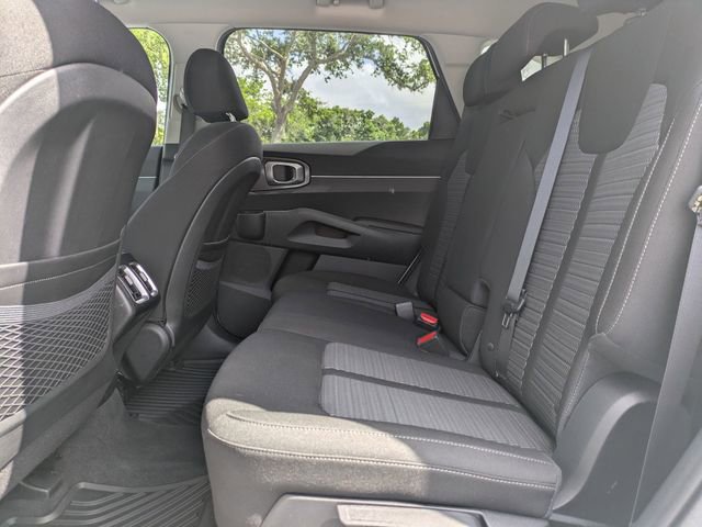 Used 2022 Kia Sorento LX AWD/4WD image 14