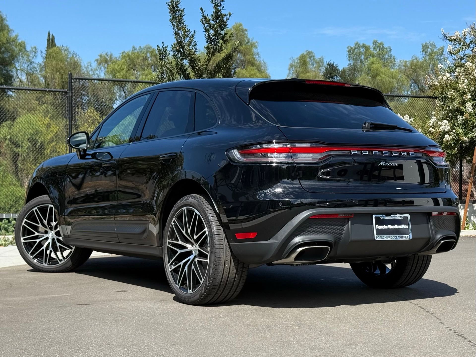 Used 2025 Porsche Macan AWD/4WD image 3