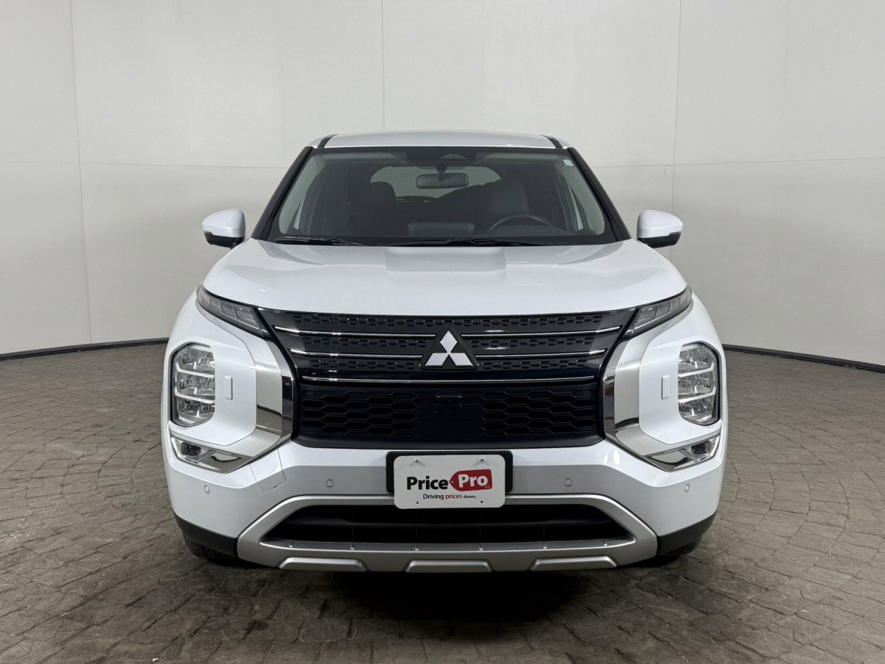 Used 2024 Mitsubishi Outlander SEL AWD/4WD image 2