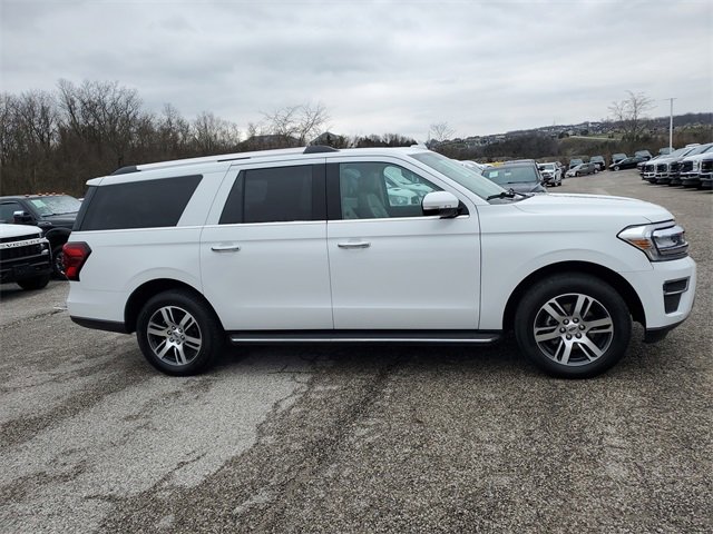 Used 2023 Ford Expedition Max Limited image 3