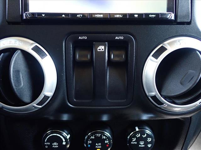Used 2015 Jeep Wrangler Rubicon AWD/4WD image 17