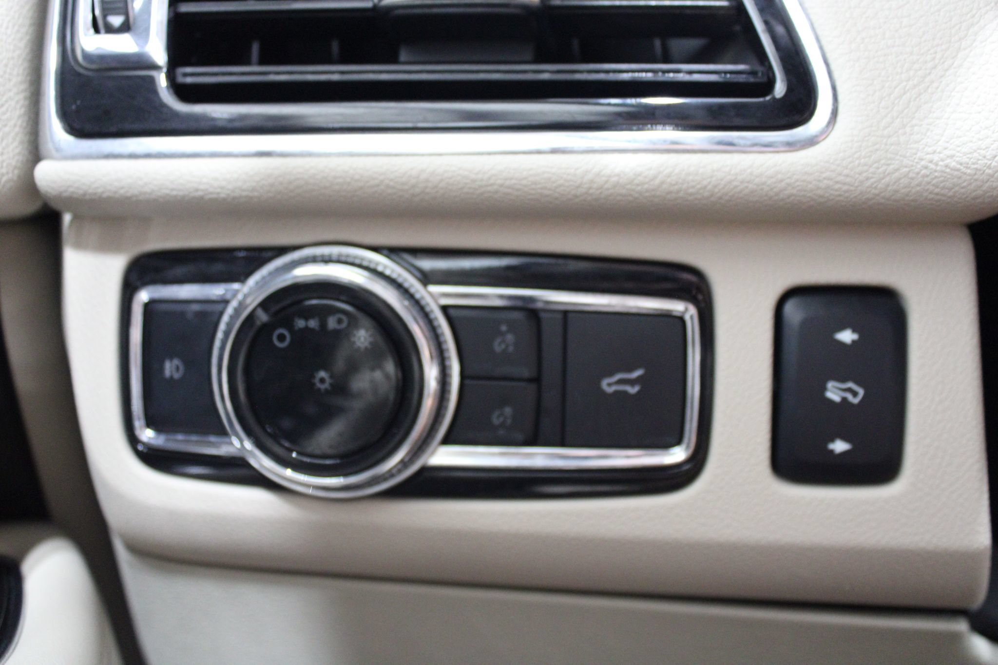 Used 2018 Lincoln Navigator Reserve w/ Technology Package AWD/4WD image 48