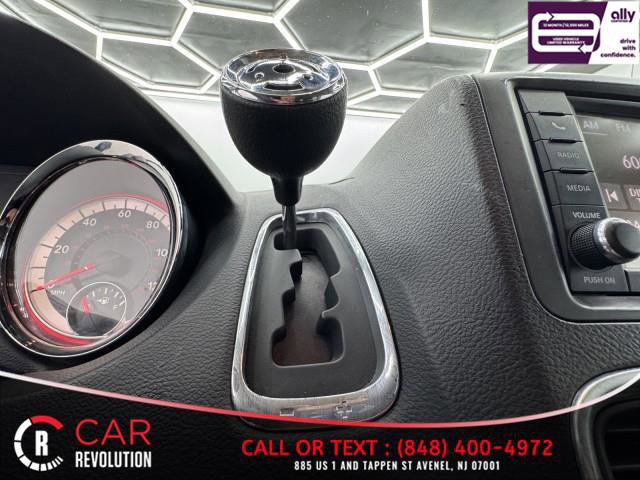 Used 2019 Dodge Grand Caravan SE w/ UConnect Hands-Free Group image 17