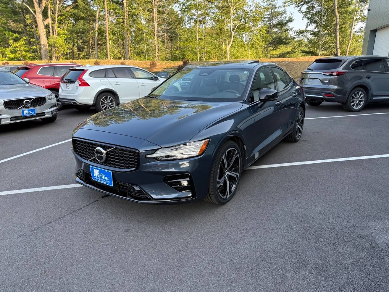 Used 2025 Volvo S60 B5 Core image 2