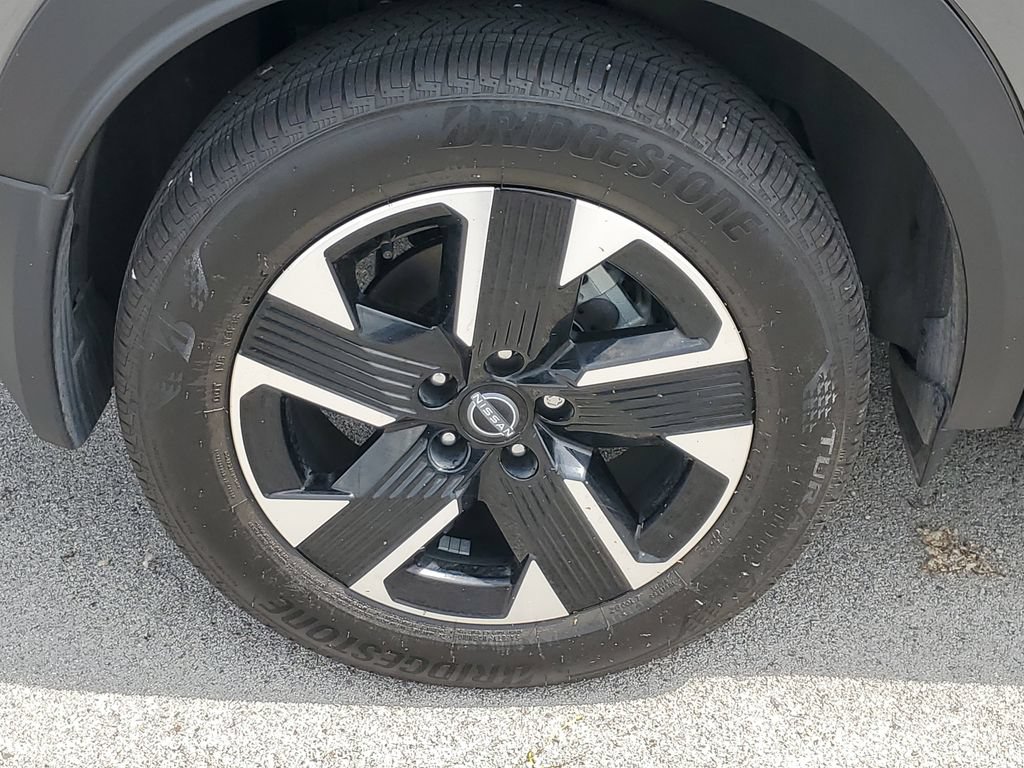 Used 2025 Nissan Kicks SV w/ SV Premium Package AWD/4WD image 5