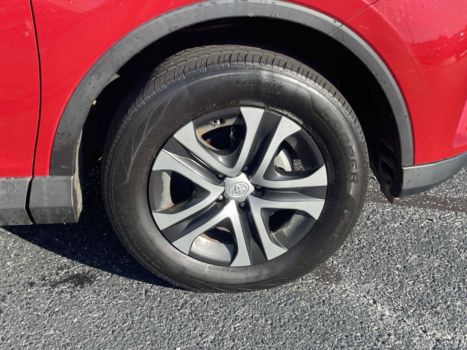 Used 2017 Toyota RAV4 LE image 13