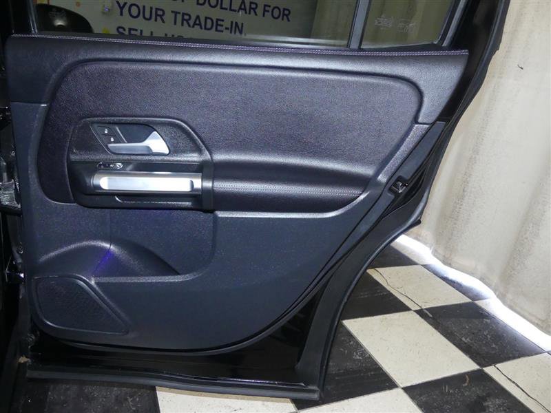 Used 2022 Mercedes-Benz GLB 250 GLB 250 w/ Premium Package Lite image 31