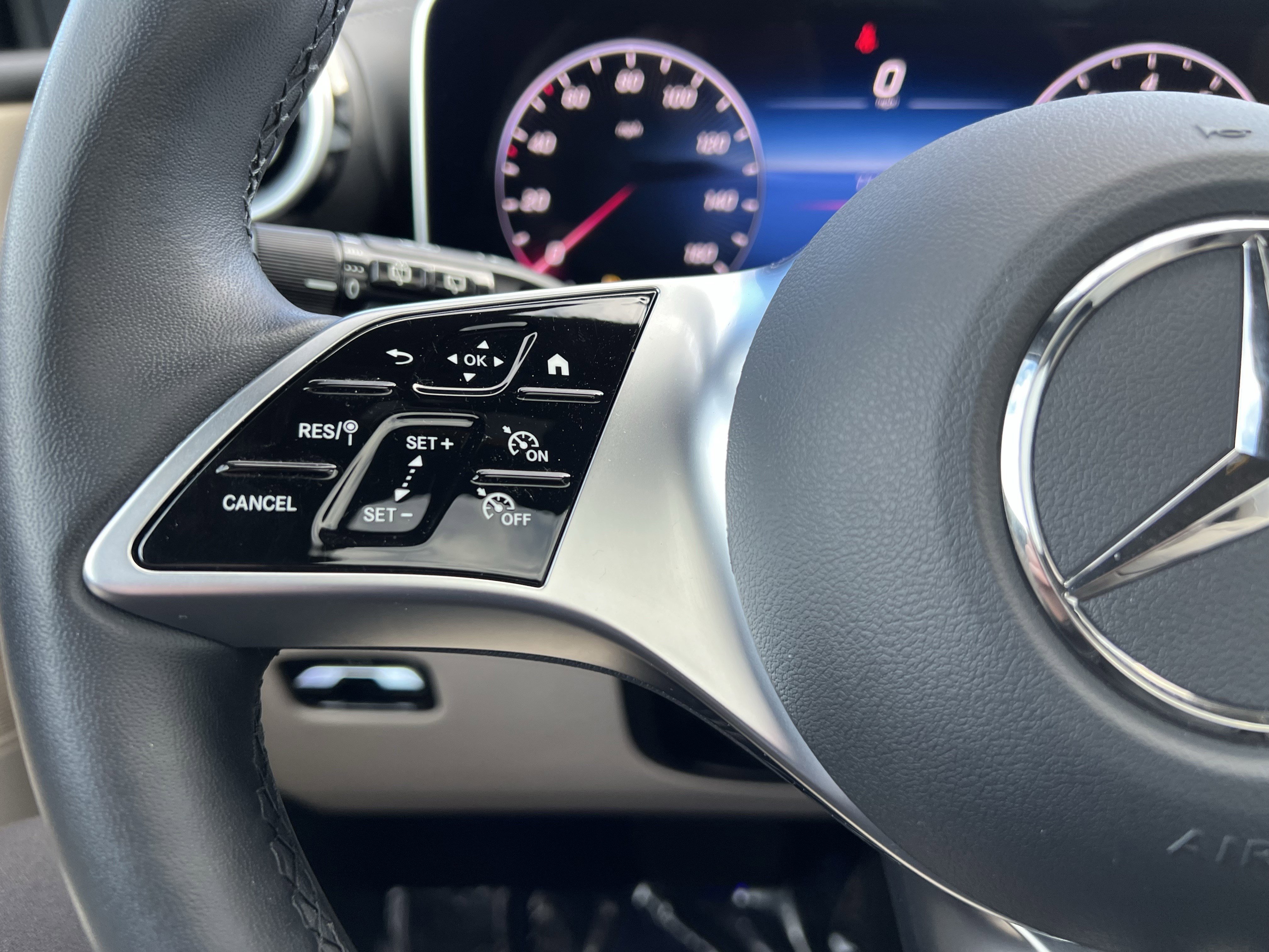 Used 2024 Mercedes-Benz GLC 300 4MATIC image 19