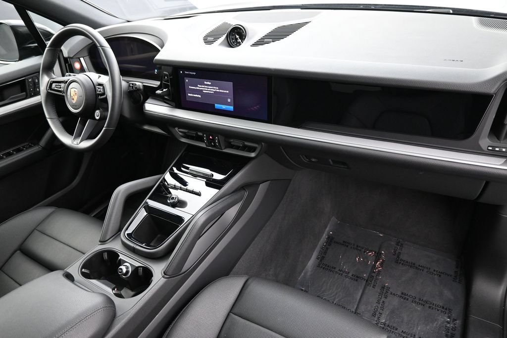 Certified 2025 Porsche Cayenne AWD/4WD image 31