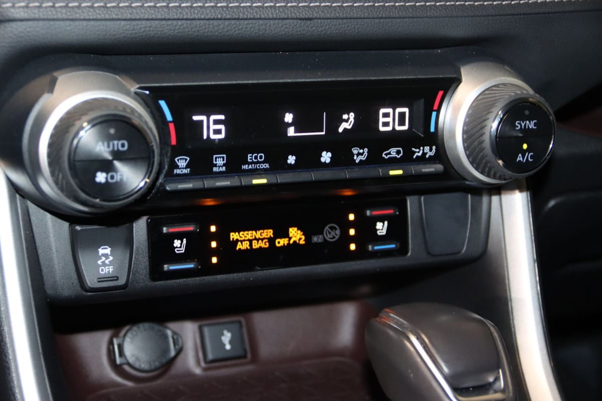 Used 2022 Toyota RAV4 Limited AWD/4WD image 41