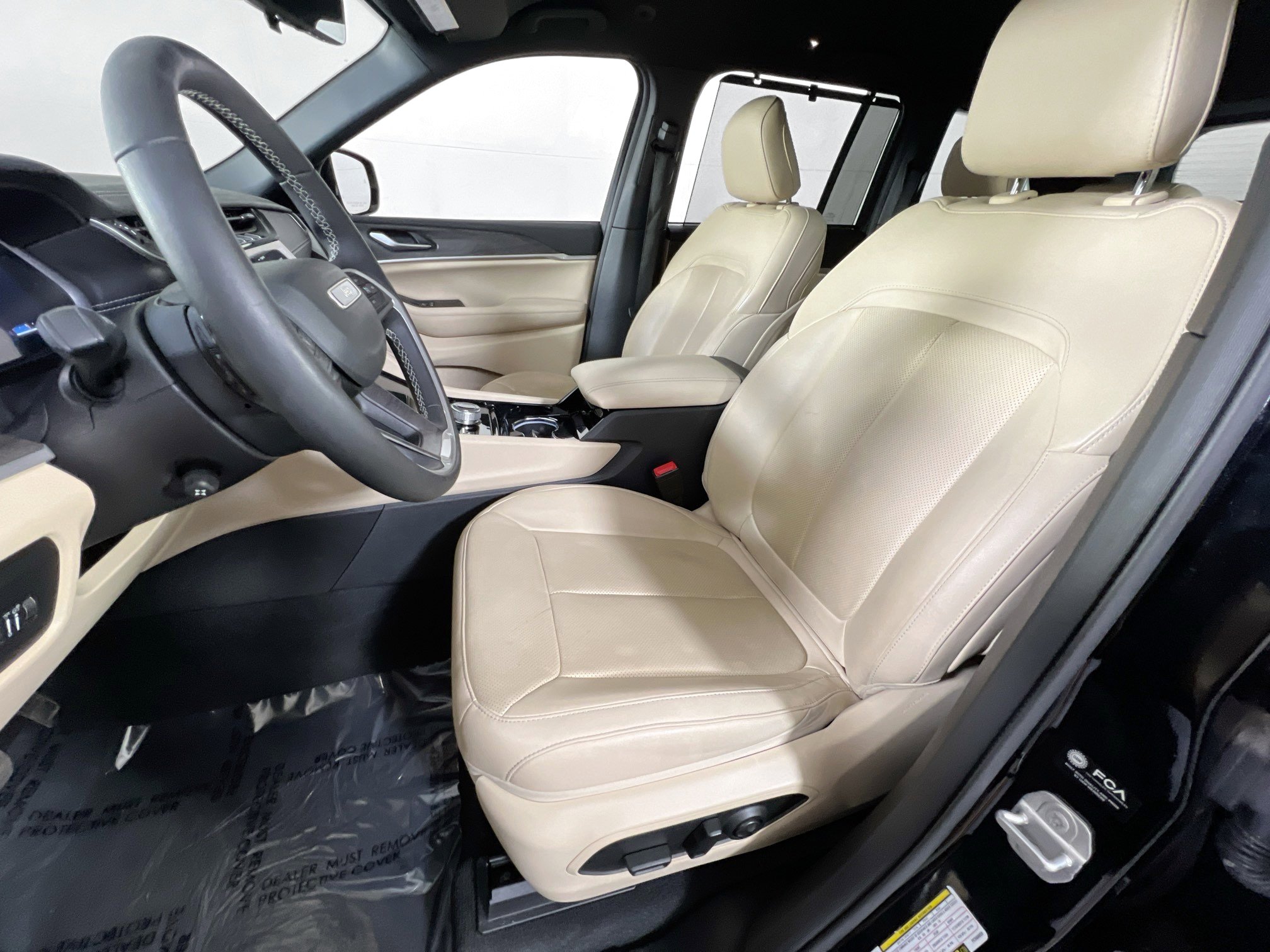 Used 2023 Jeep Grand Cherokee Limited w/ Luxury Tech Group II image 20