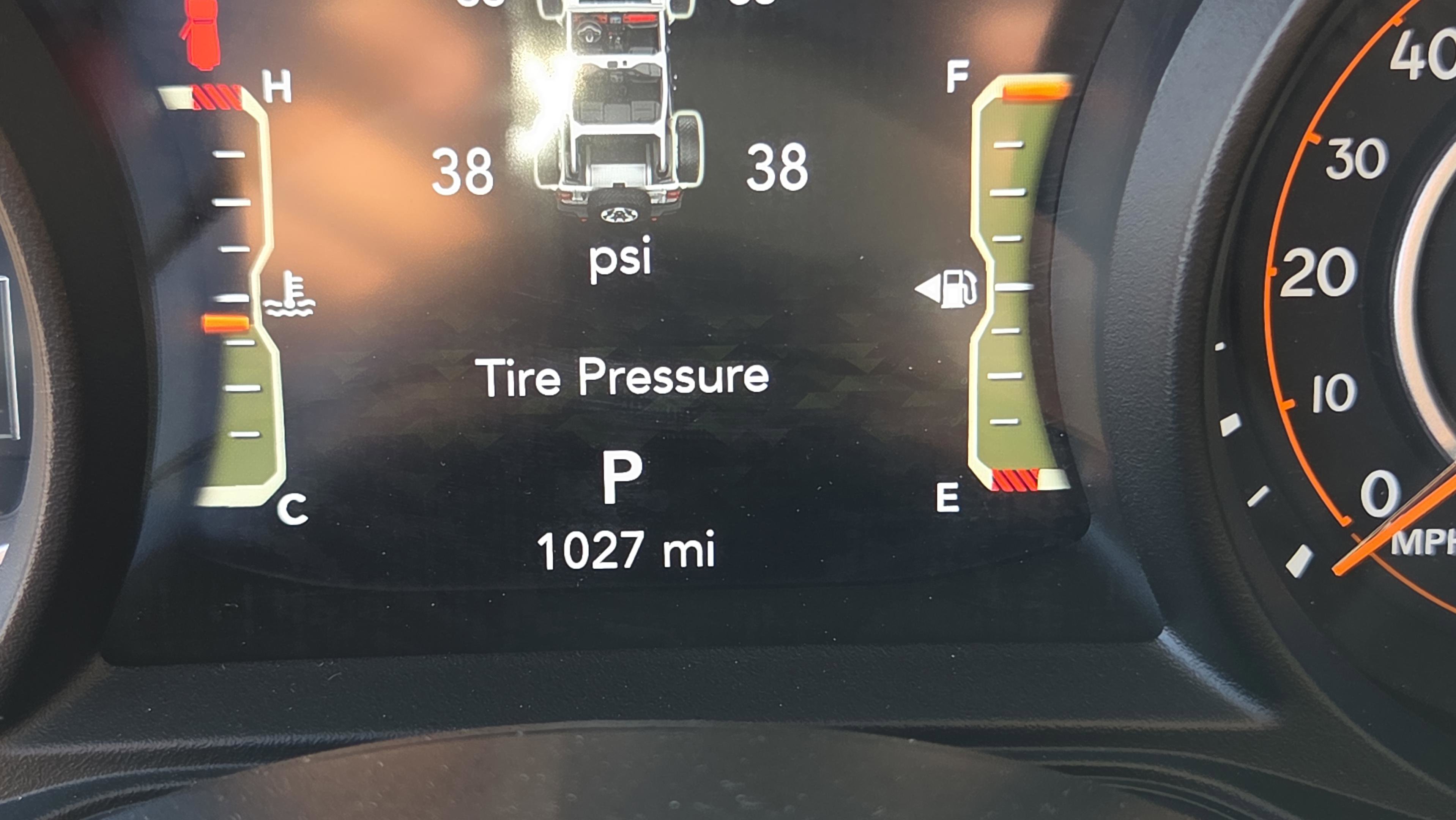 Used 2025 Jeep Wrangler Unlimited Rubicon w/ Technology Group image 36