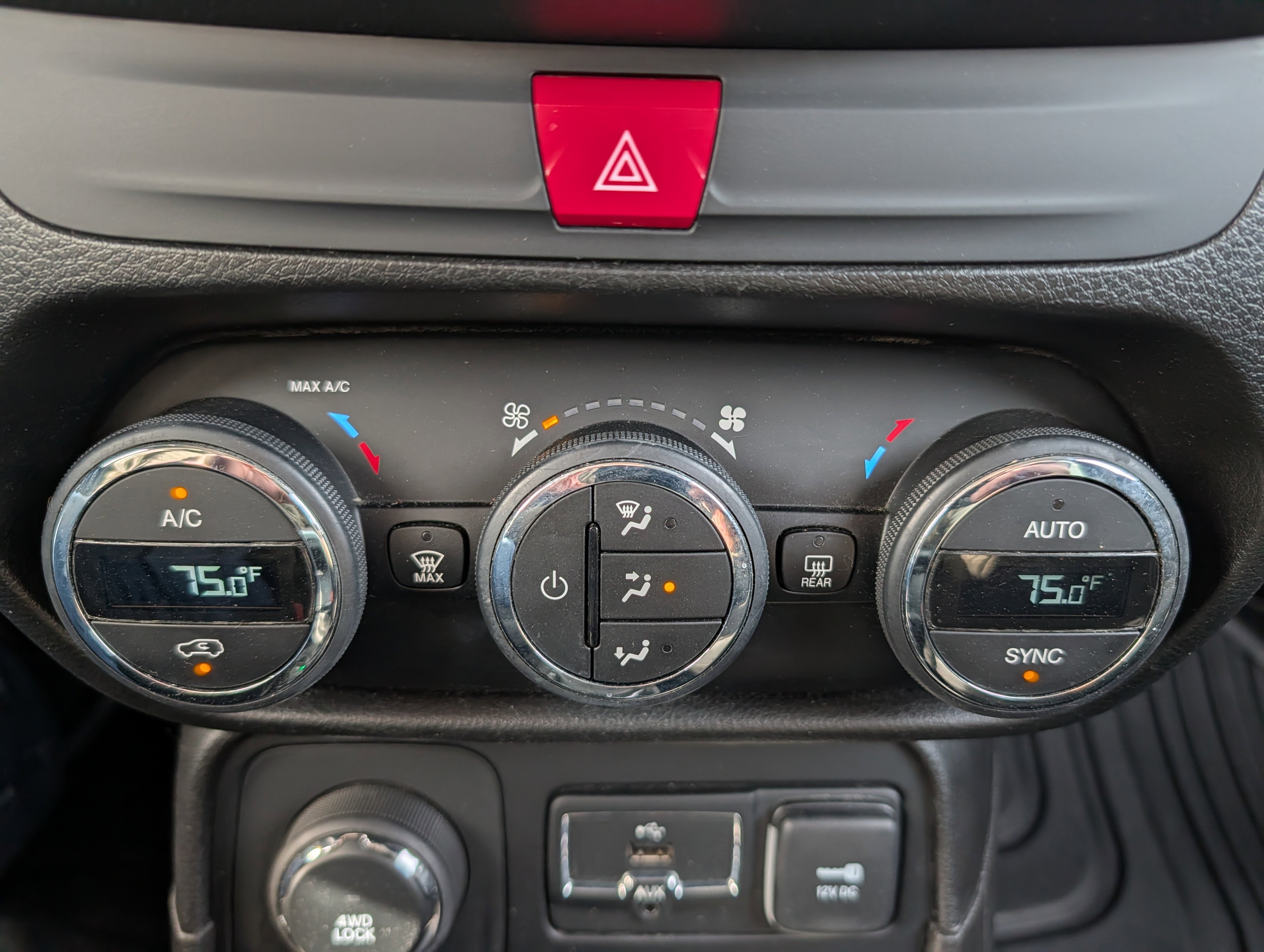 Used 2017 Jeep Renegade Altitude AWD/4WD image 17