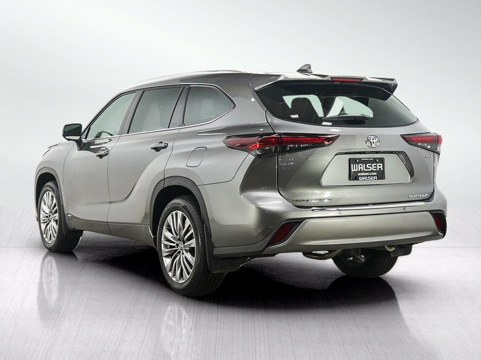 Used 2026 Toyota Highlander Platinum AWD/4WD image 3