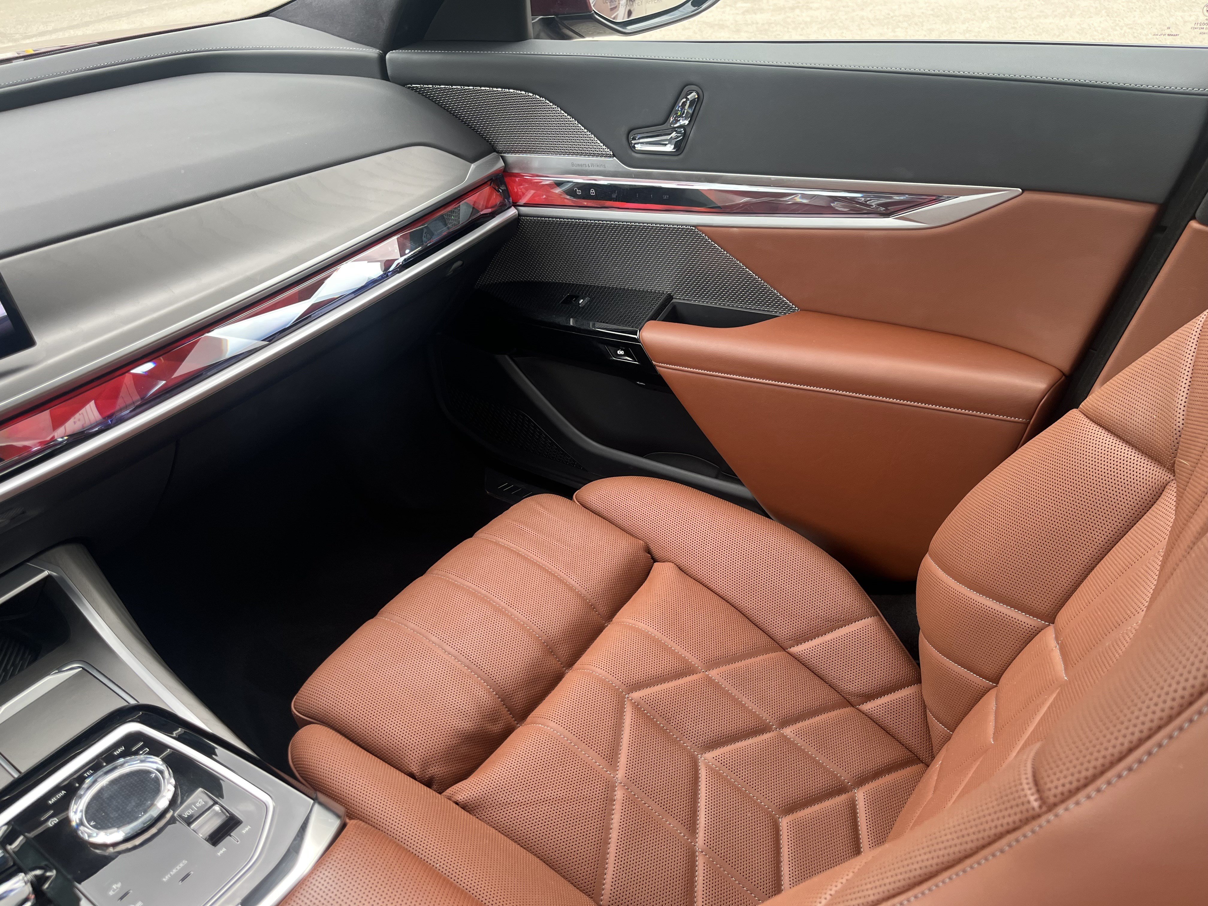 Certified 2023 BMW 760i xDrive AWD/4WD image 11
