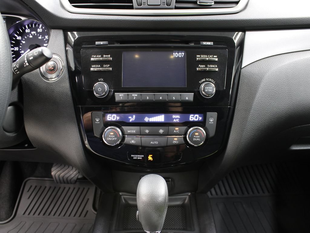 Used 2015 Nissan Rogue SV AWD/4WD image 18
