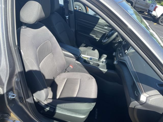 Used 2025 Nissan Altima 2.5 SV FWD image 40