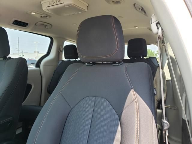 Used 2017 Chrysler Pacifica Touring FWD image 20