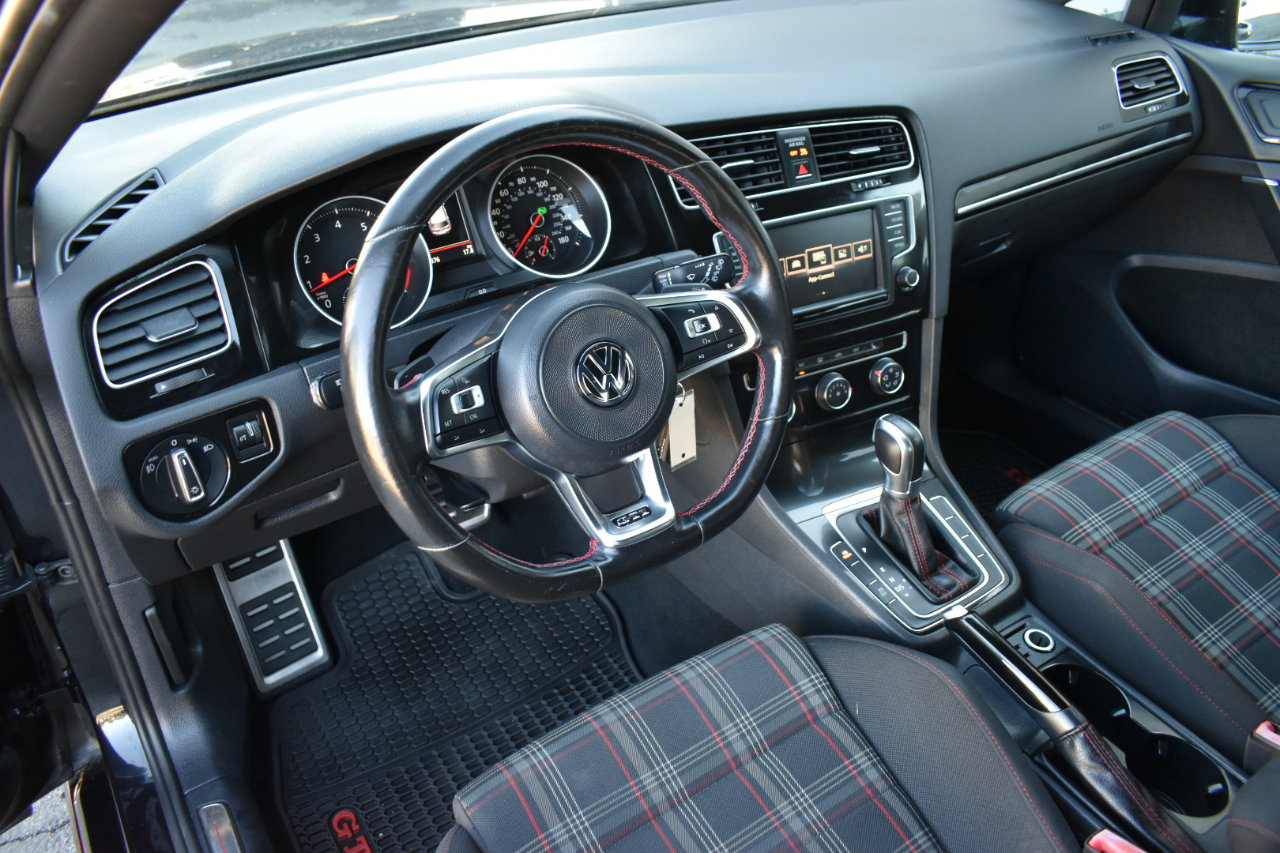 Used 2017 Volkswagen GTI S image 10
