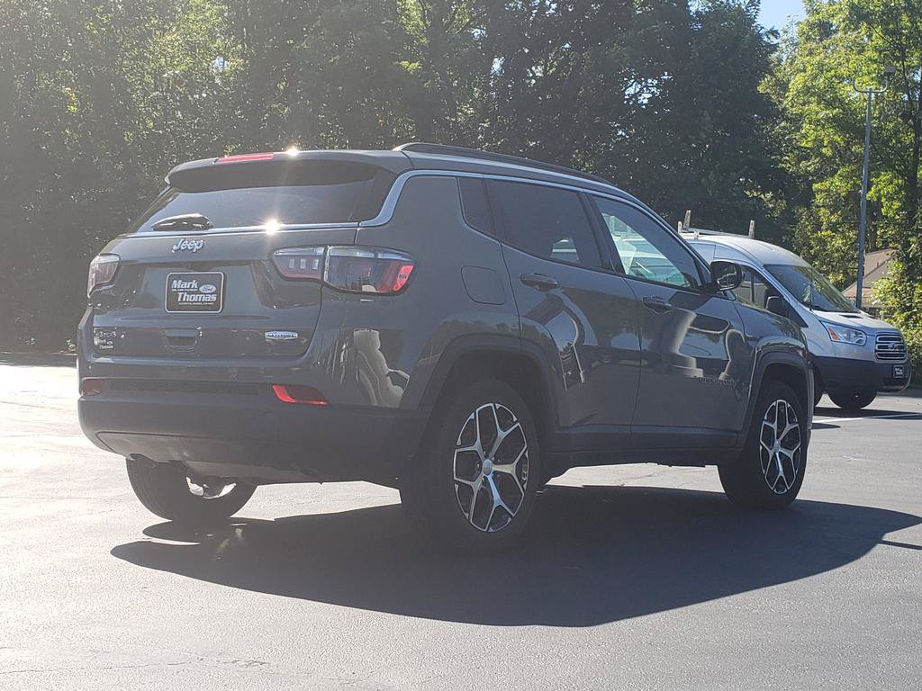 Used 2024 Jeep Compass Latitude AWD/4WD image 5