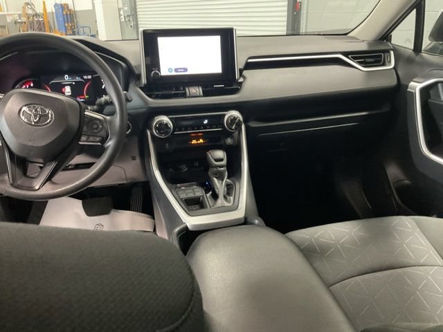 Used 2025 Toyota RAV4 XLE AWD/4WD image 13