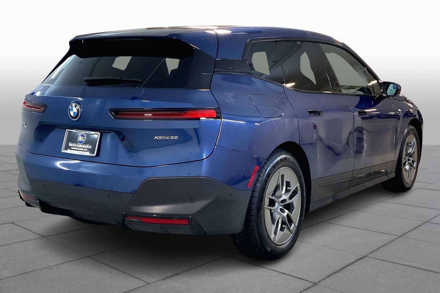 Used 2022 BMW iX xDrive50 w/ Convenience Package image 6