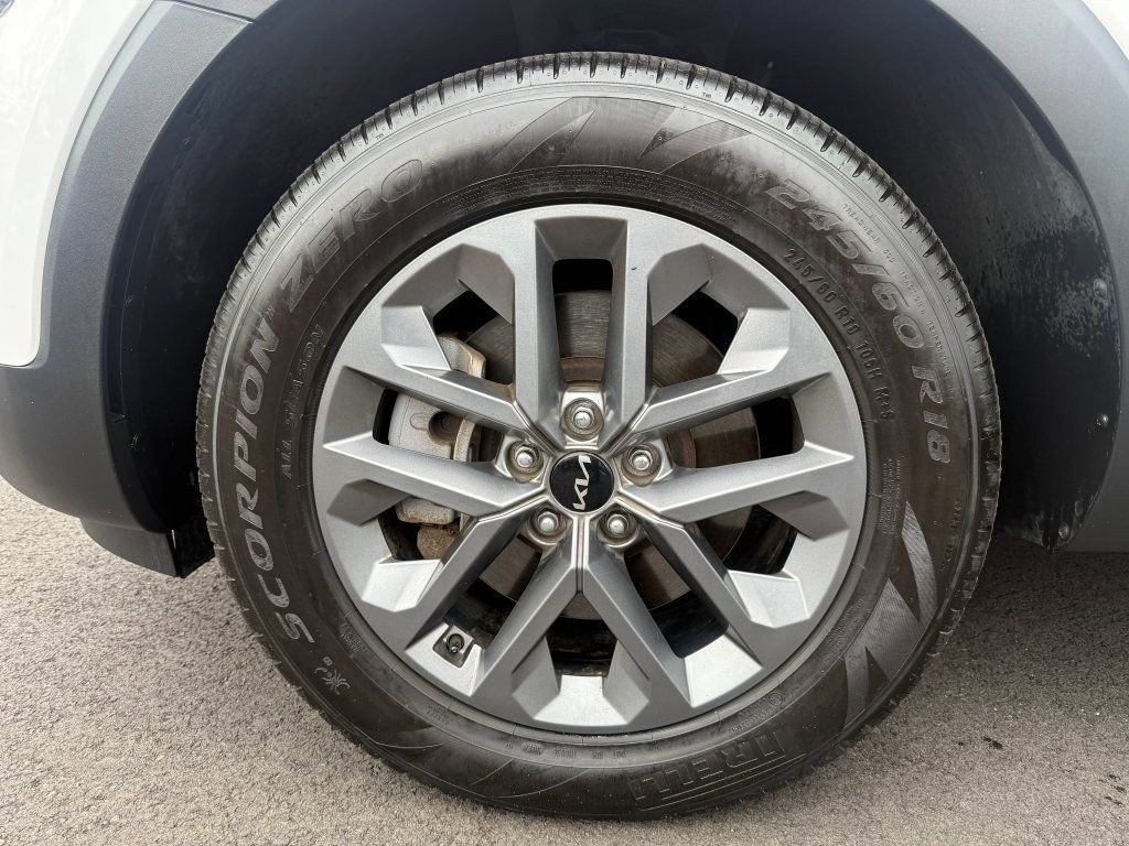 Used 2025 Kia Telluride LX image 7