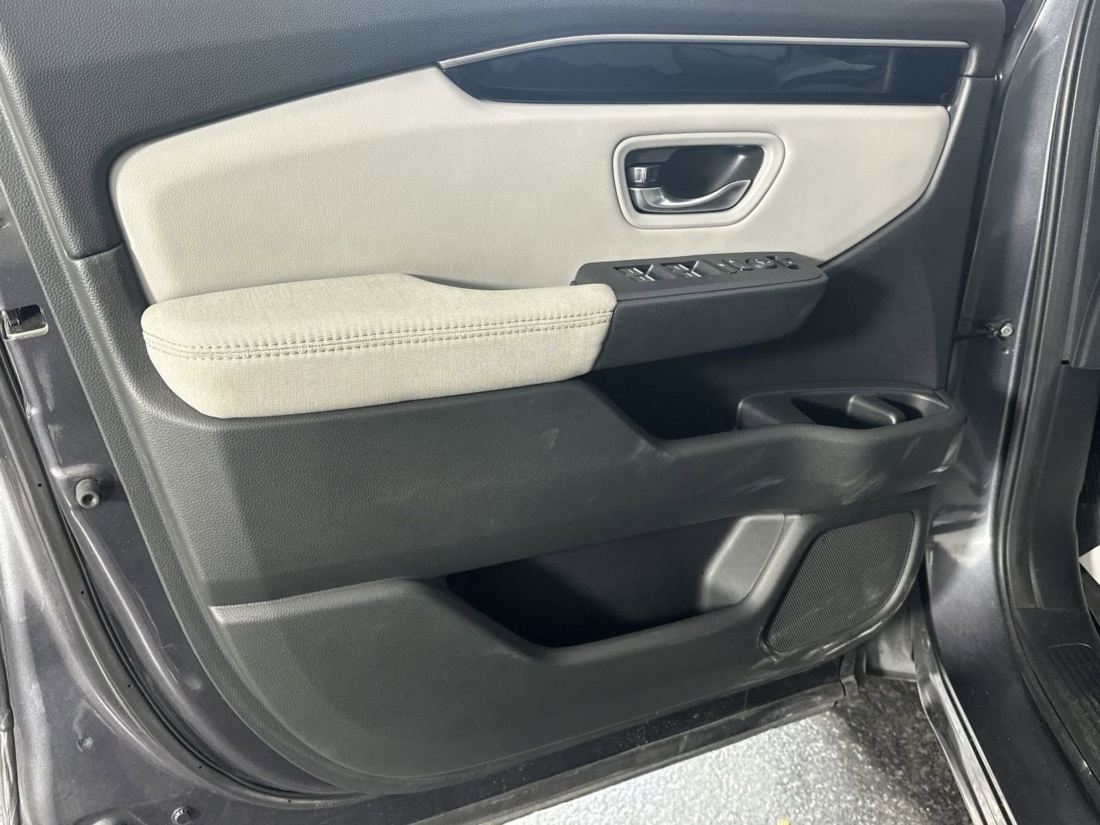 Used 2023 Honda Pilot LX image 32