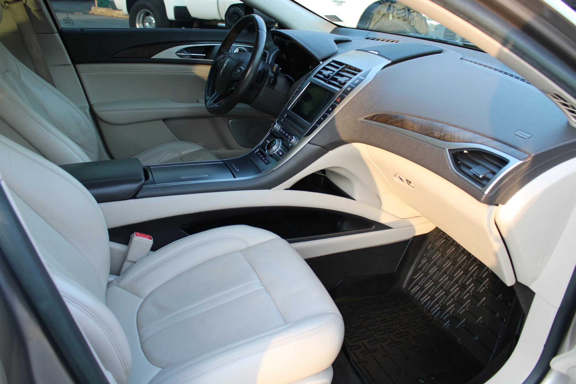 Used 2019 Lincoln MKZ Reserve w/ Luxury Package image 16