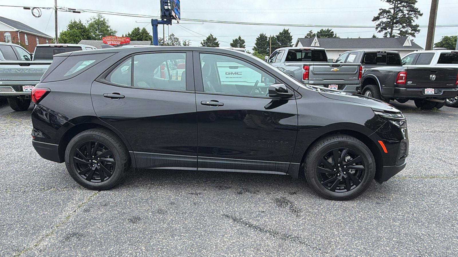 Certified 2024 Chevrolet Equinox LS w/ Midnight Edition FWD image 4