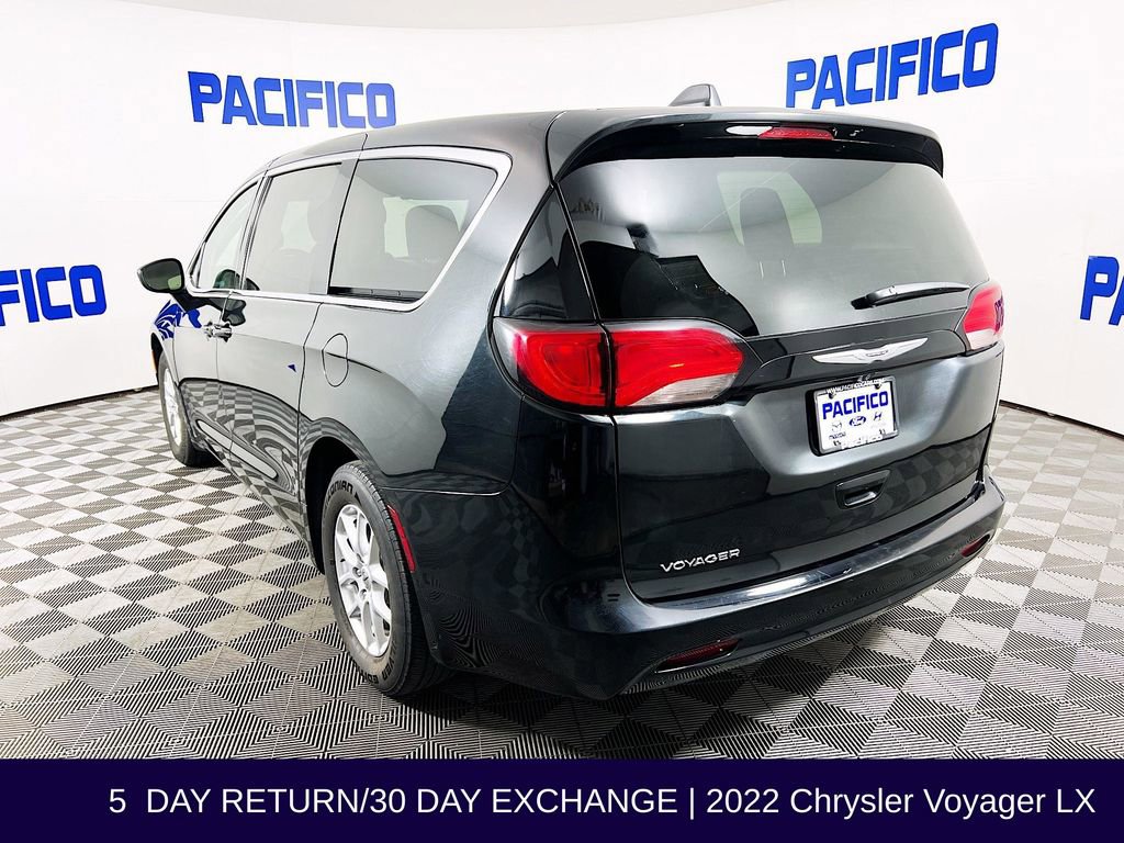 Used 2022 Chrysler Voyager LX image 6