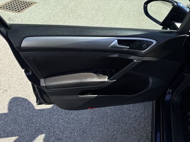 Used 2017 Volkswagen Golf Wolfsburg Edition image 22