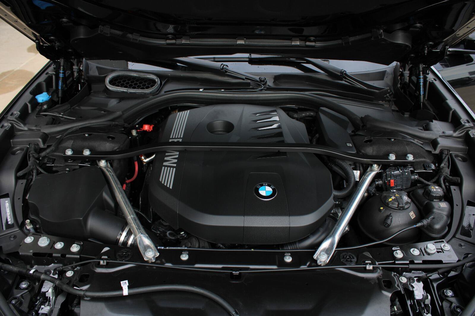 Used 2024 BMW 740i xDrive AWD/4WD image 25