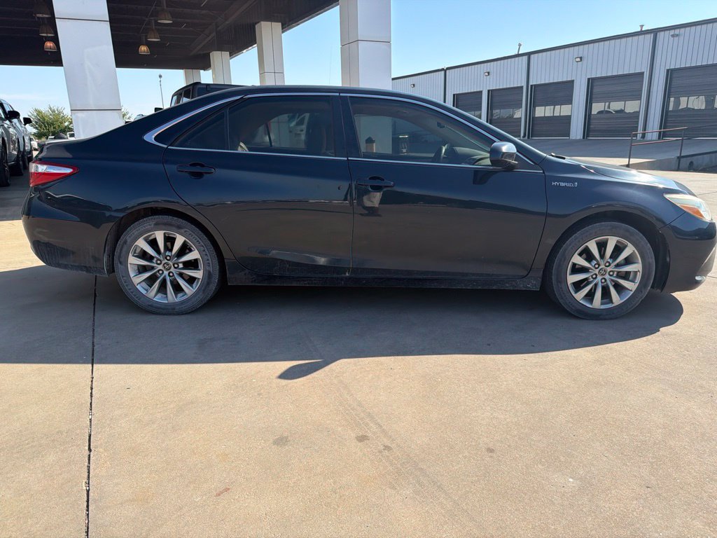 Used 2015 Toyota Camry XLE w/ Moonroof Package FWD image 2