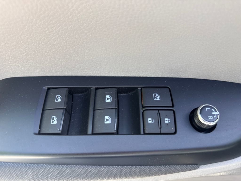 Used 2019 Toyota Highlander LE image 14