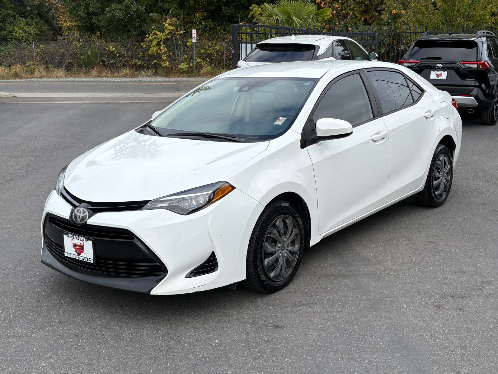 Used 2017 Toyota Corolla LE w/ Carpet Mat Package (TMS) FWD image 3