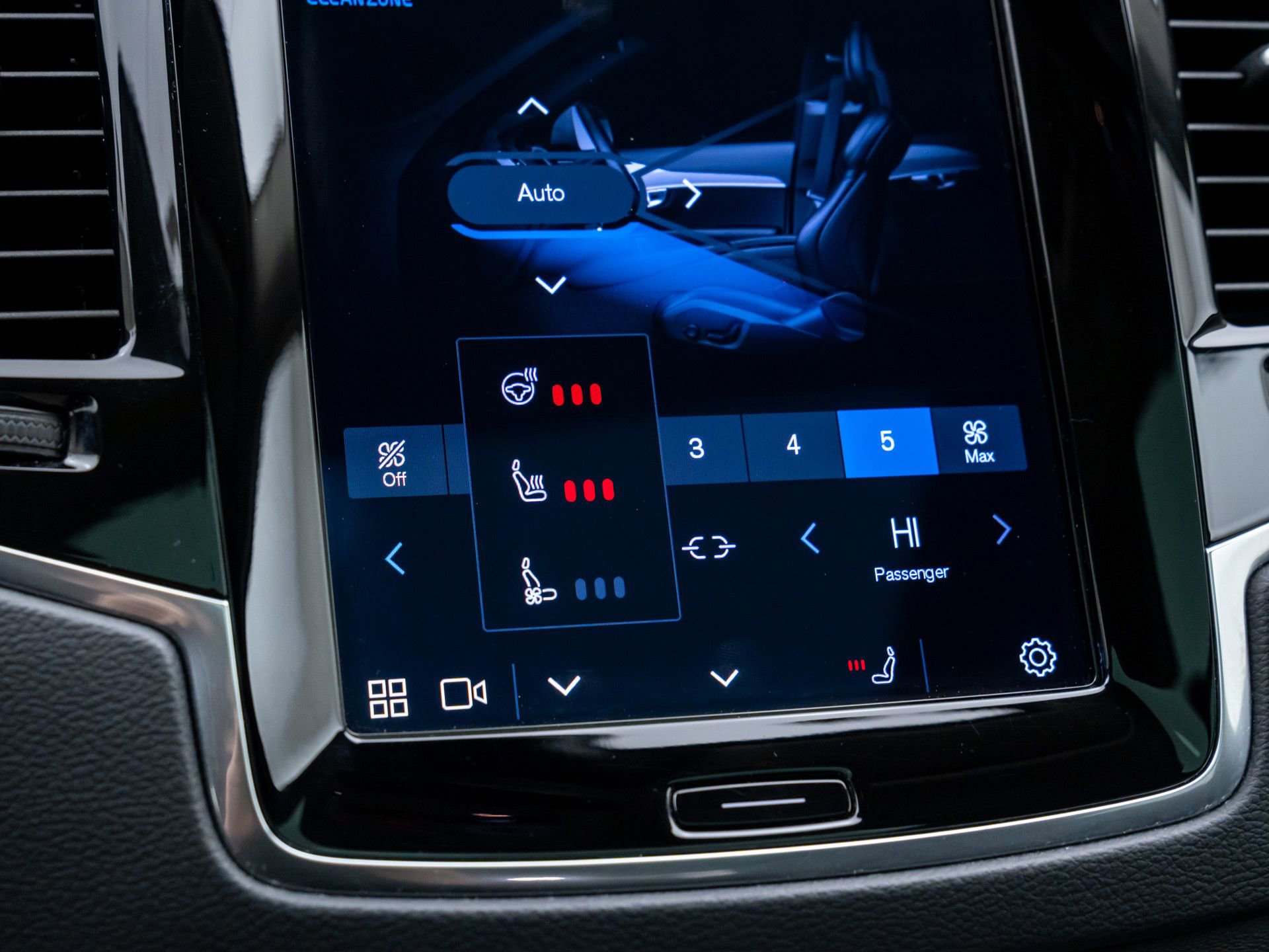 Used 2023 Volvo XC90 B6 Ultimate w/ Protection Package Premier image 28