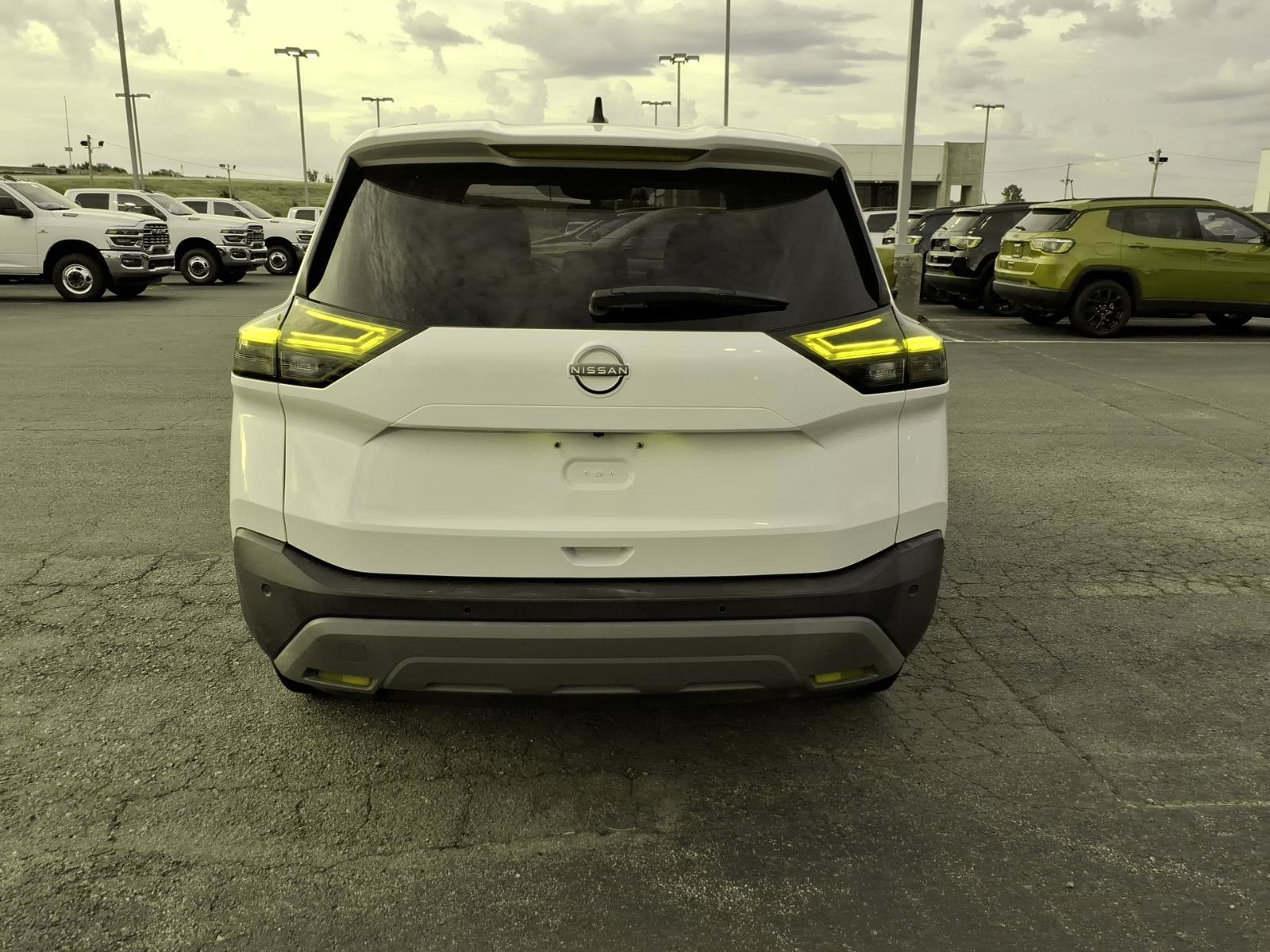 Used 2022 Nissan Rogue S AWD/4WD image 4