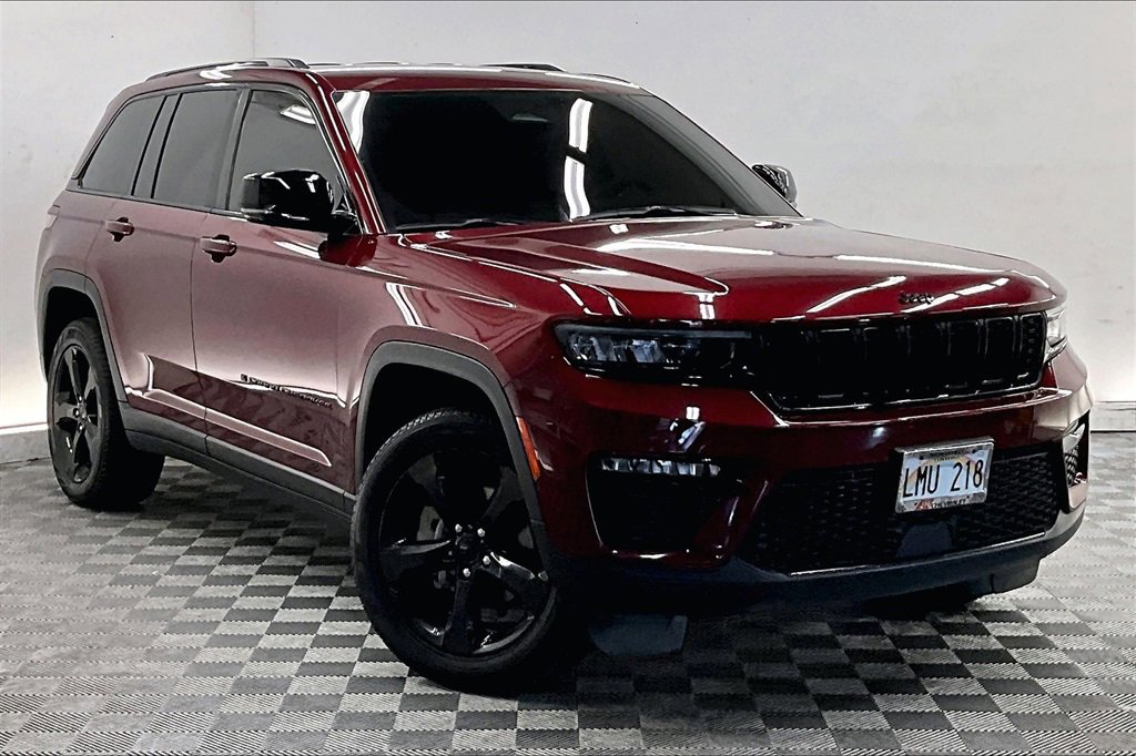 Used 2023 Jeep Grand Cherokee Limited w/ Black Appearance Package image 11