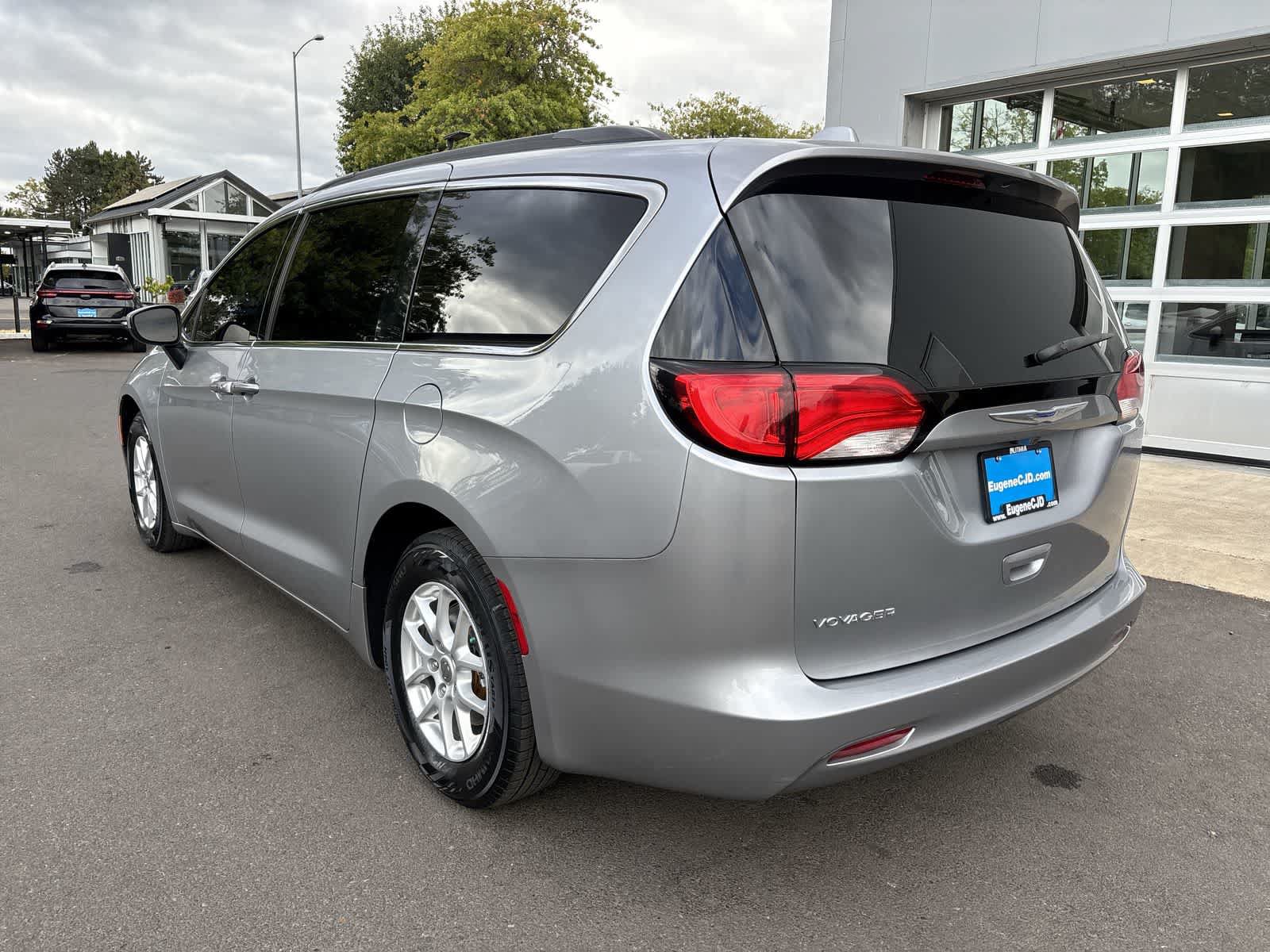 Certified 2020 Chrysler Voyager Lxi FWD image 3