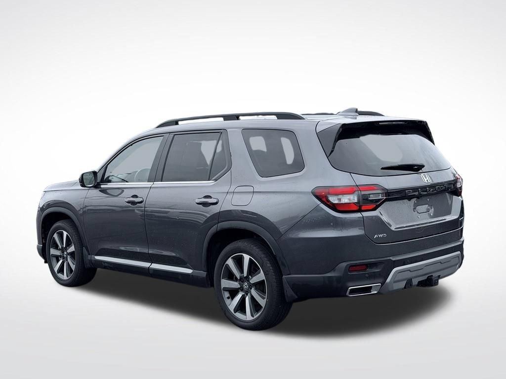 Used 2025 Honda Pilot Touring image 8